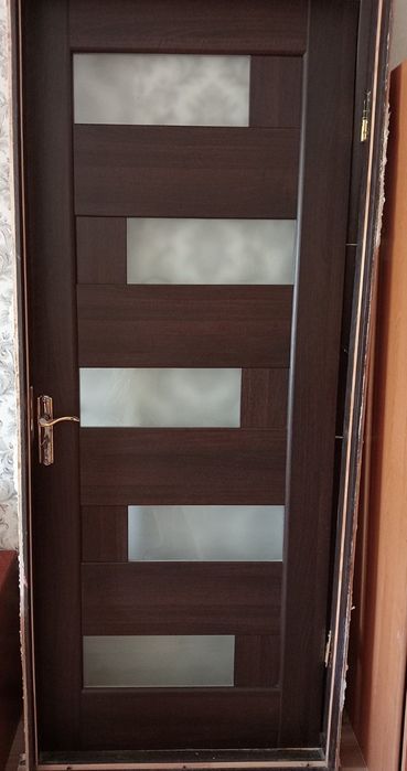 Міжкімнатні двері 200х 80 в повному комплекті в чудовому стані