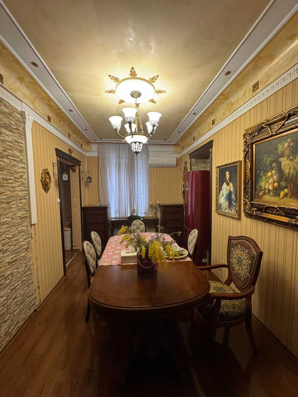 Продам 4 к. квартиру, вул. Мусліма Магомаєва 1-А (вул. 8 березня)
