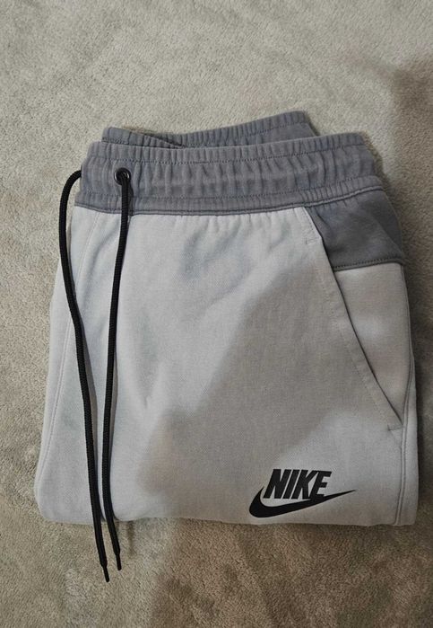 Spodnie dresy Nike r. M Tech szare
