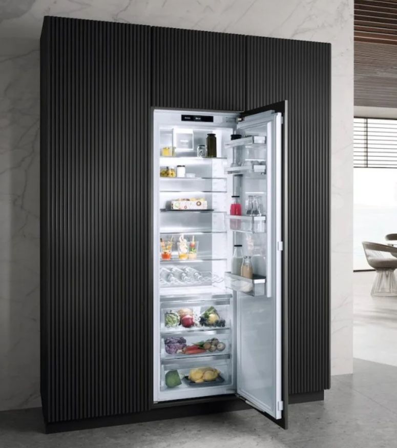 Однокамерний холодильник під забудову Miele K 7773 D