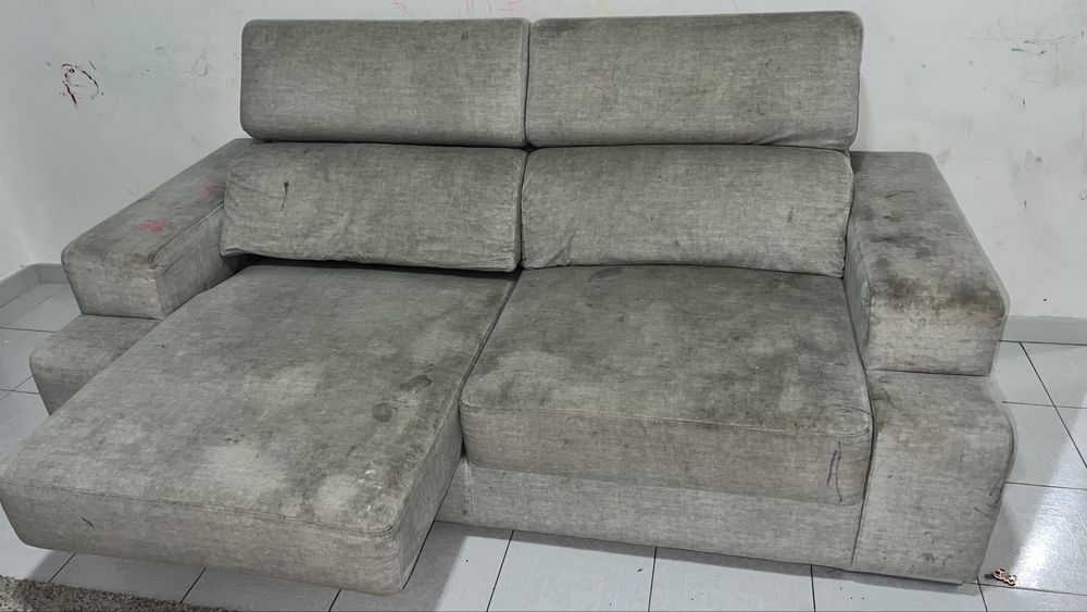 Sofá, nao tem nada quebrado nem rasgado, só precisa mesmo de uma limpe