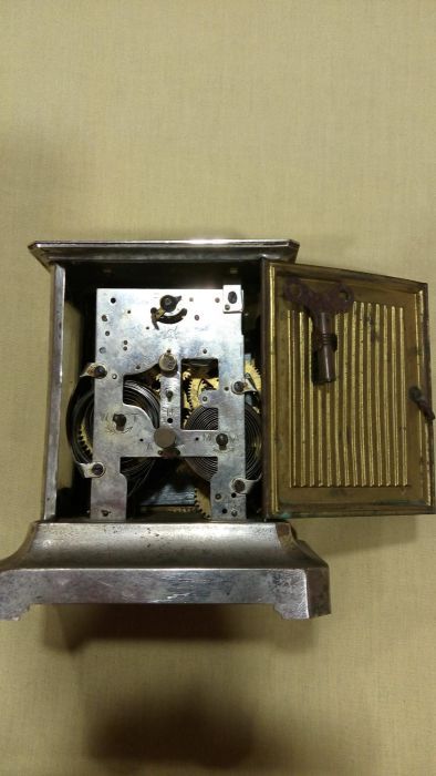 Relógio Vintage de corda a funcionar