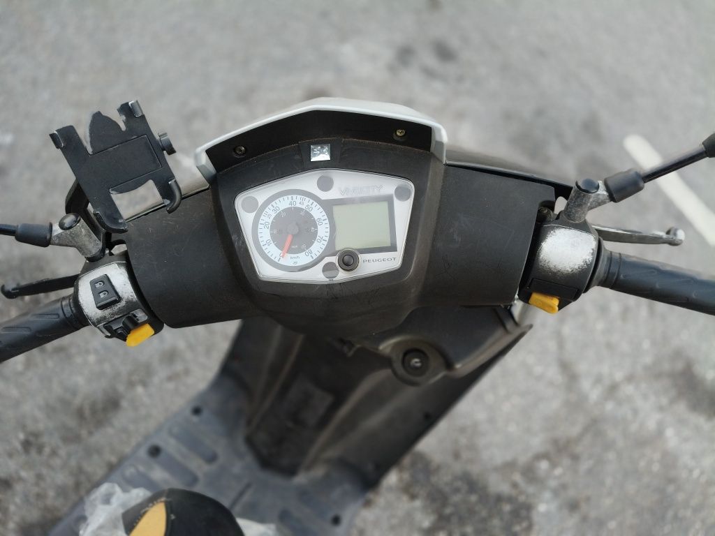 Vendo scooter Peugeot viva city 2013 50cc