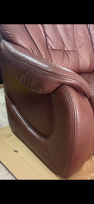 Шкіряний диван з кріслом-реклайнером