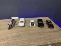 4 carros miniatura e 1 mota