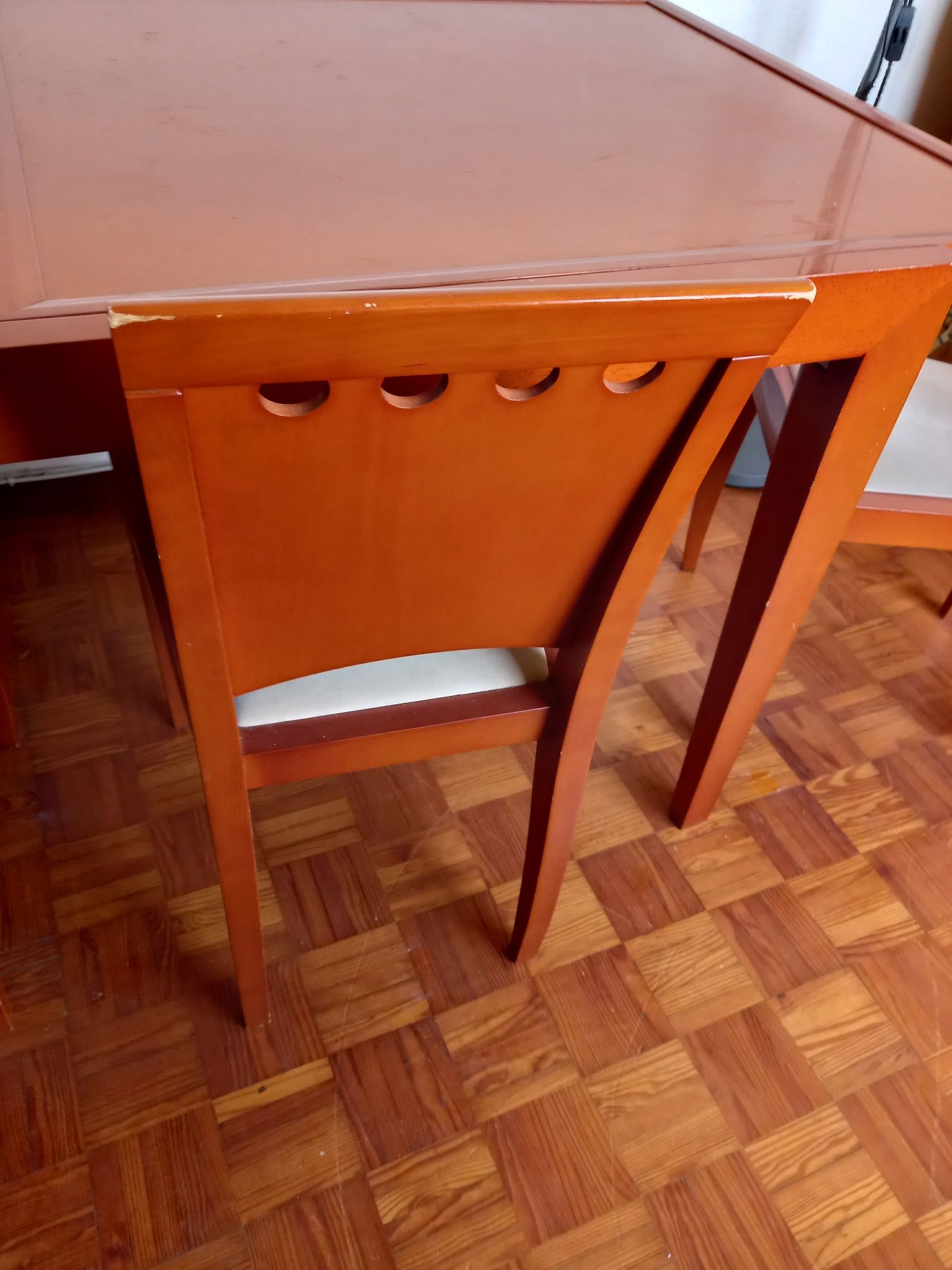 Mesa quadrada extensível com 4 cadeiras