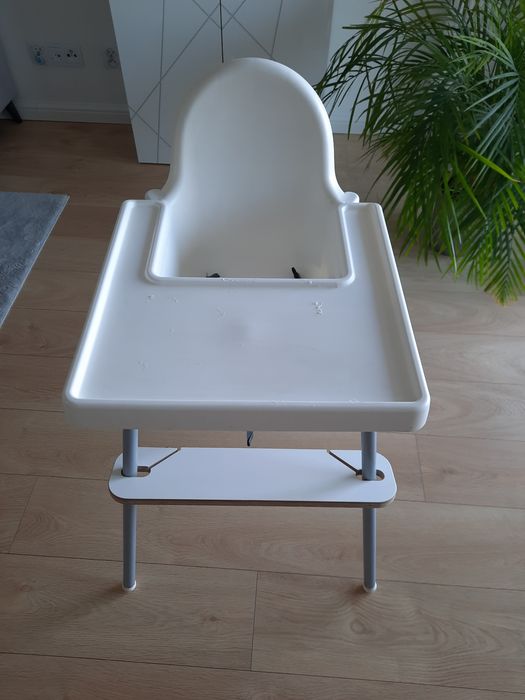 Fotelik dziecięcy do karmienia z podnóżkiem Ikea