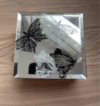 Szklana szkatulka w motyle