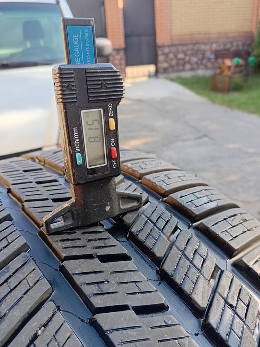 Шини 275 40 20 зима Pirelli