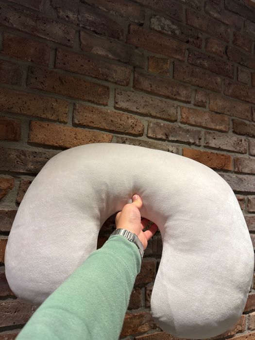 Poduszka do karmienia jersey z wkładem wodoodpornym Piapimo piaskowa