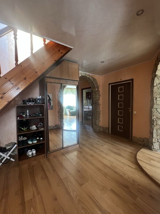 Будинок з власним озером у Великій Солтанівці