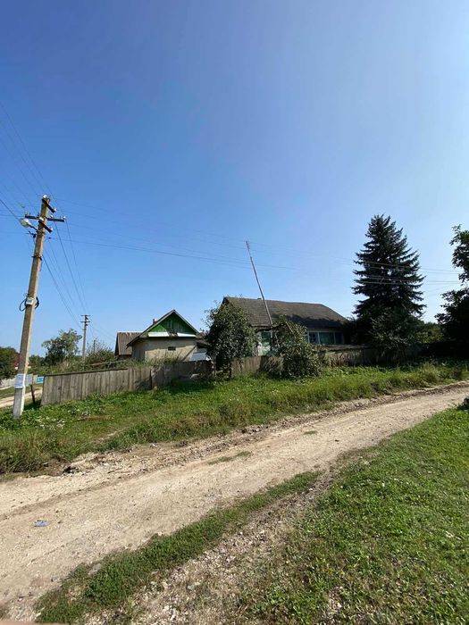 Будинок в селі Малі Вікнини