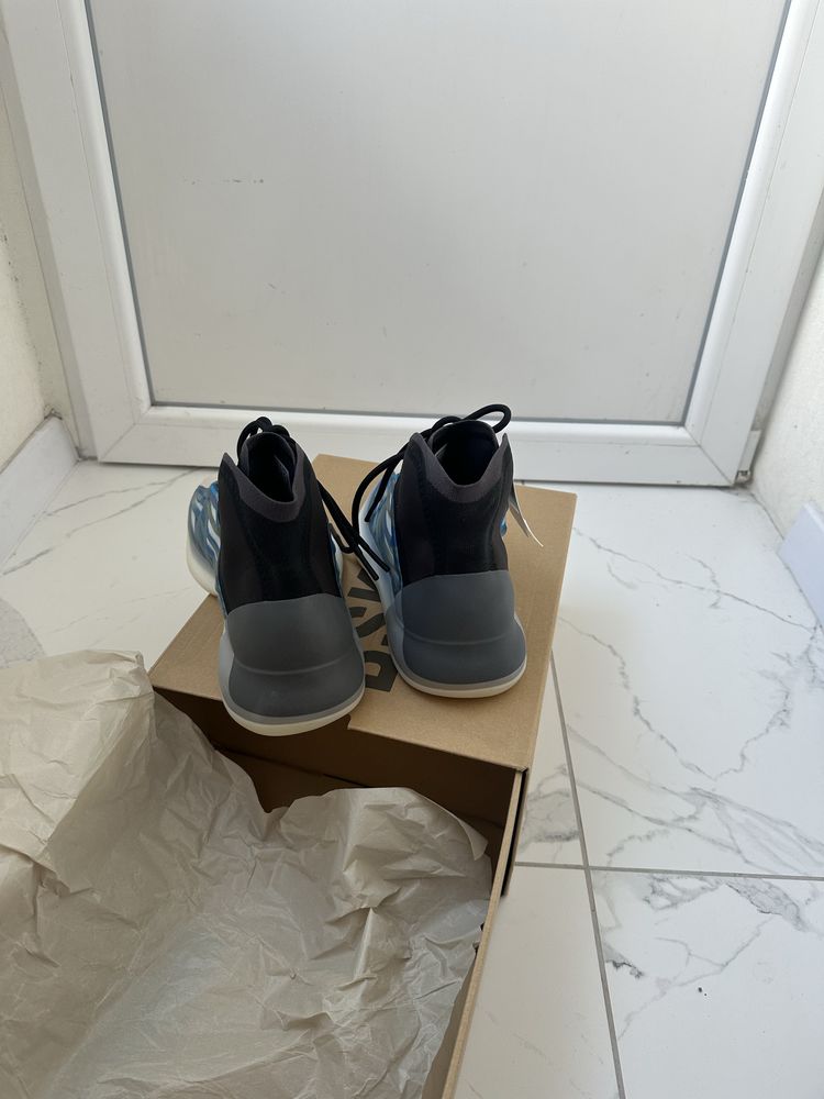 Adidas yeezy BSKTBL QNTM
