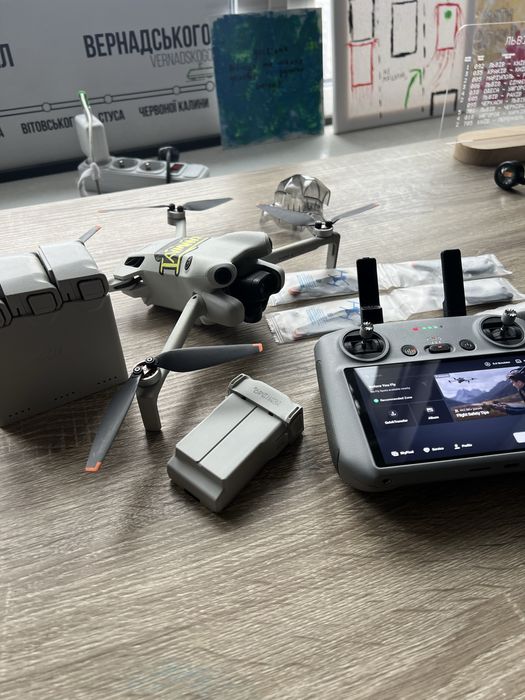 Dji mini 4 pro fly more combo