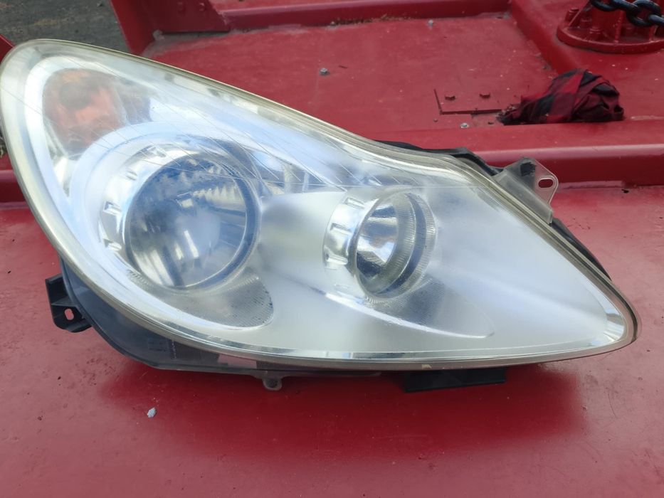 Prawa lampa reflektor Opel Corsa D
