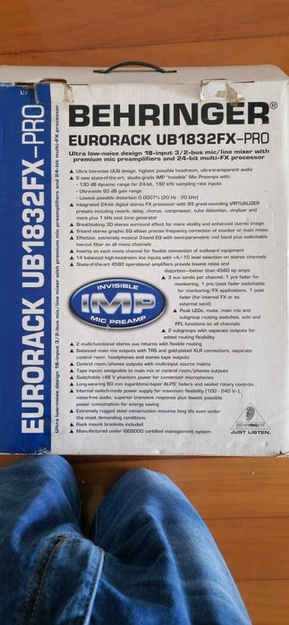Behringer Eurorack UB1832FX Pro