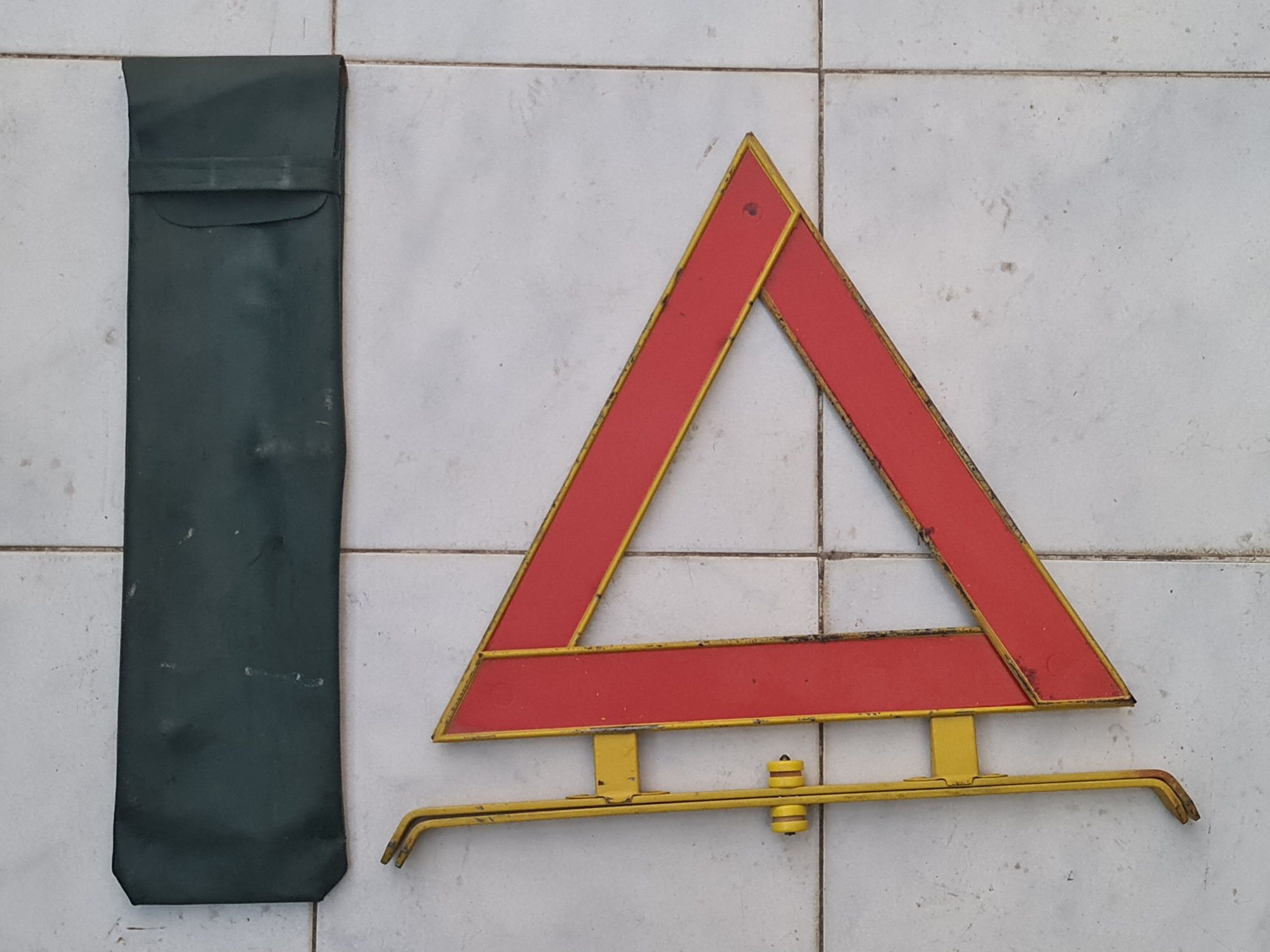 Triângulo de sinalização vintage