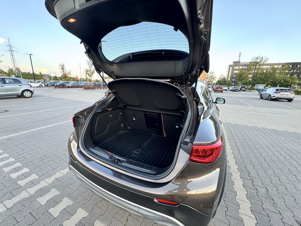 infiniti Q30 Automat Full Opcja