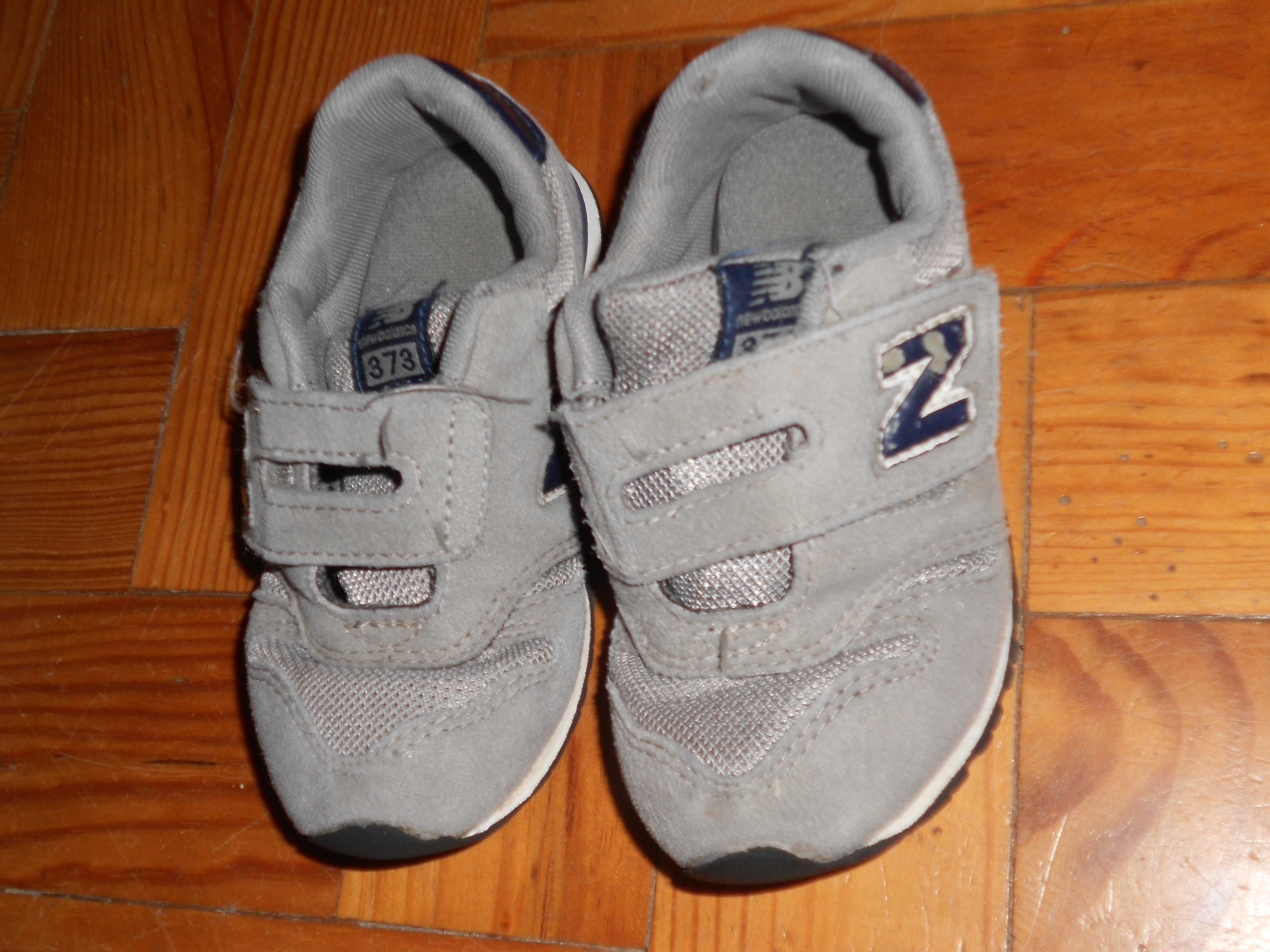 Sandalias Keen e tenis New Balance nr24