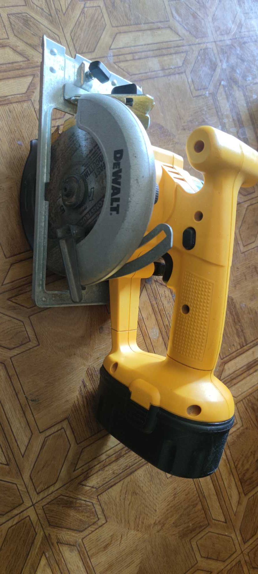 Pilarka tarczowa DeWalt DW936 18V