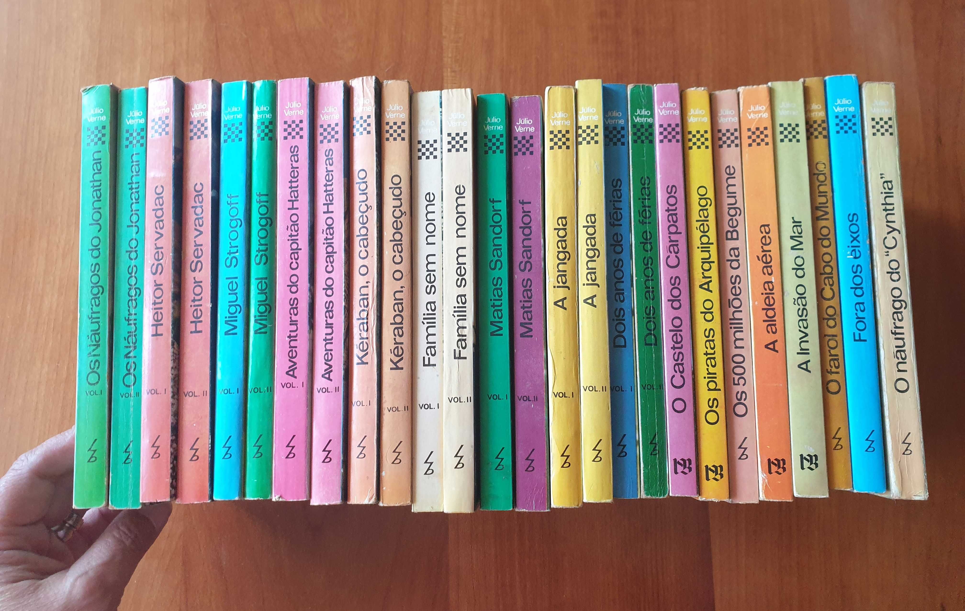 Lote 26 volumes de Júlio Verne