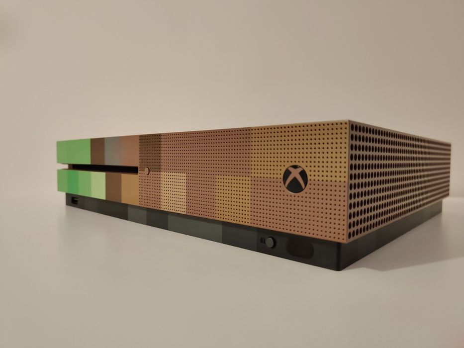 Xbox one s Minecraft Limited Edition
