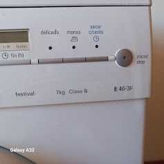 Máquina de secar roupa Siemens modelo IQ 500 (WT46E3F3EE/24)