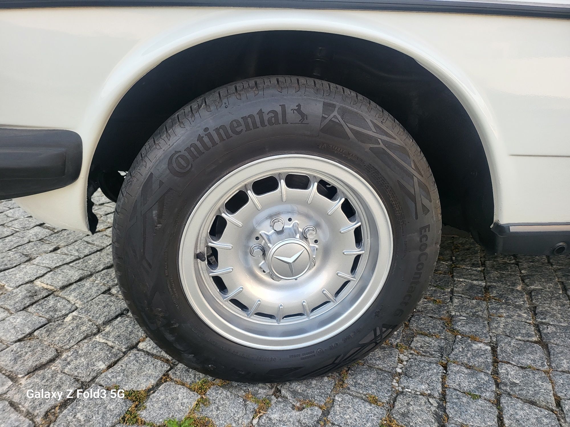 Mercedes-Benz 240D W123