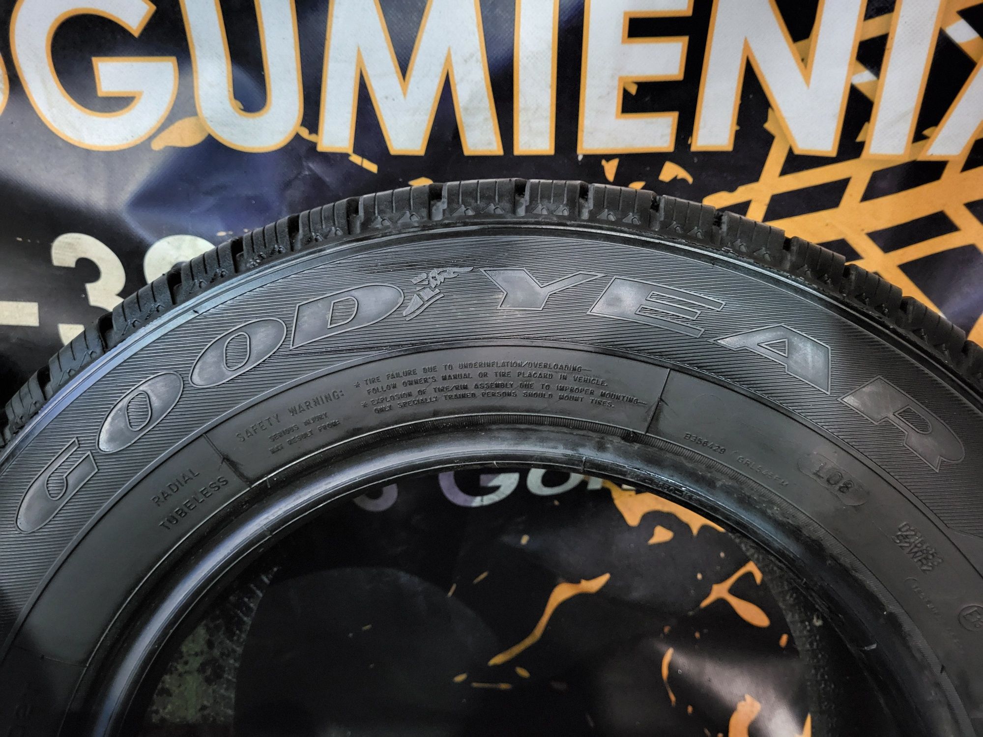 Opony zimowe 215/65/15C Goodyear 19rok 8,5mm