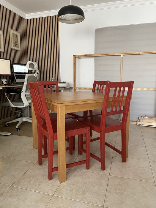Vendo mesa extensível e 4 cadeiras