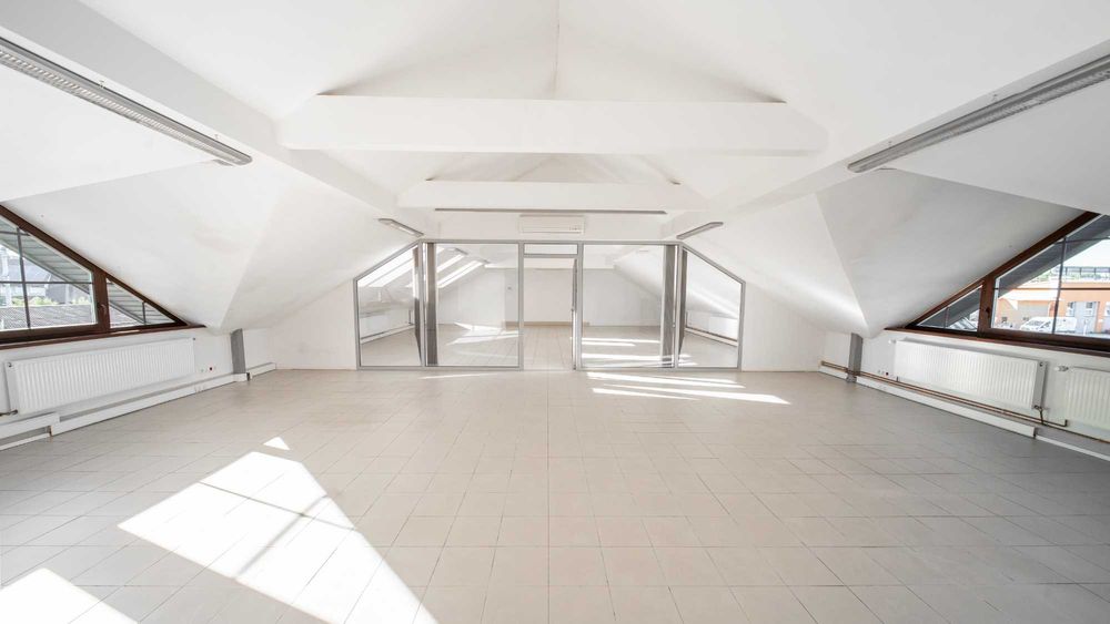 Sprzedam budynek handlowo -usługowy , magazyn 700 m2, Brzesko