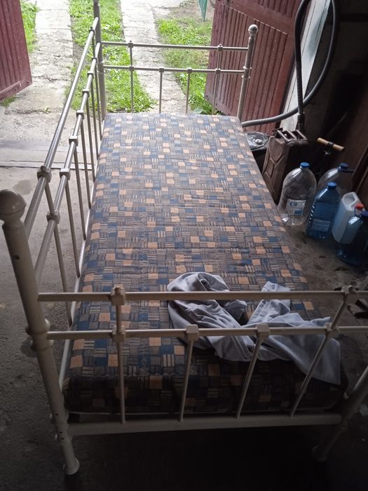 Продам ліжко з матрасом