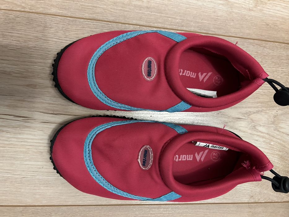 Buty do wody. Kamienista plaza