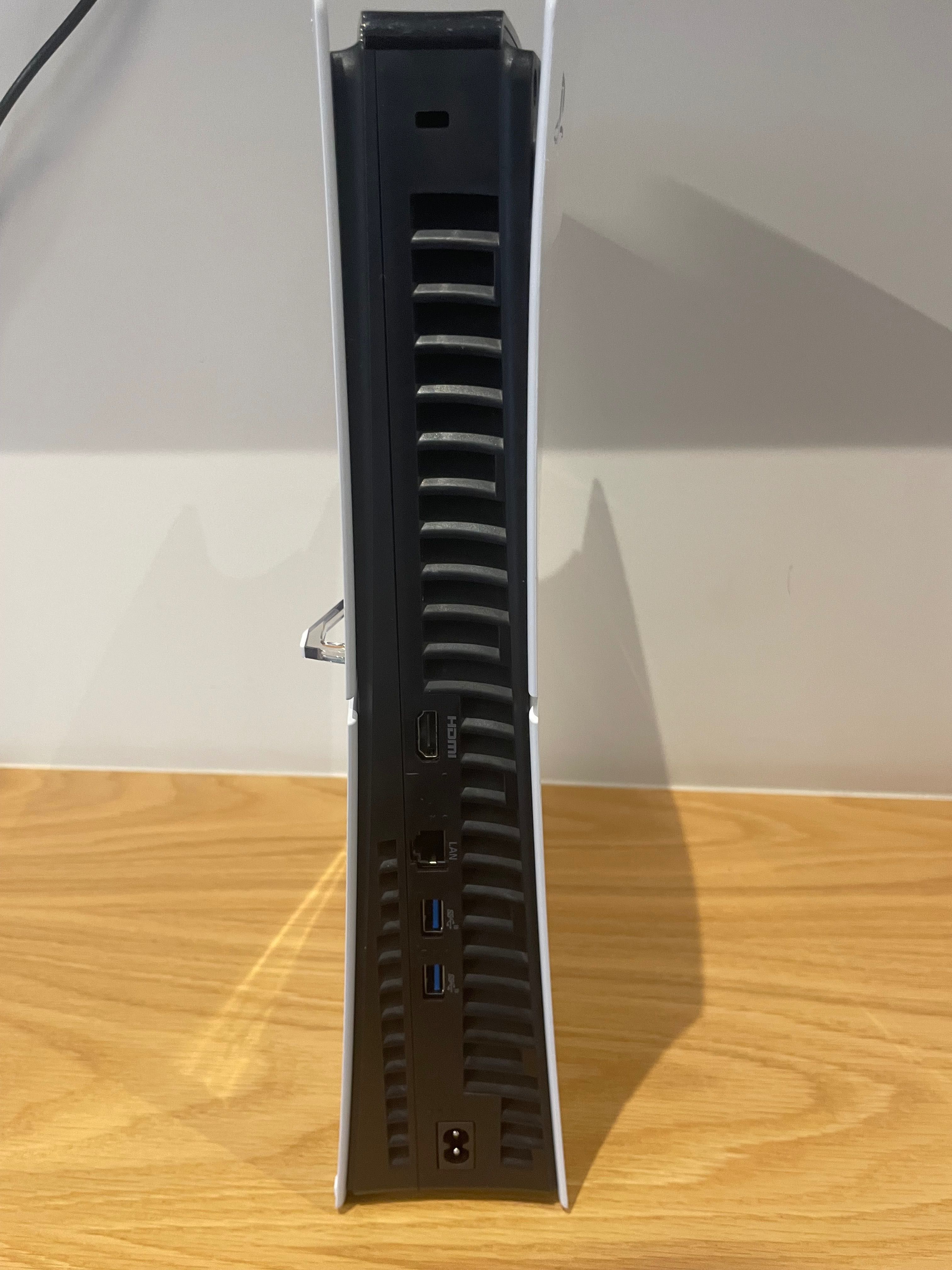 Vendo PS5 Slim Edição Digital 1TB como nova e com fatura.