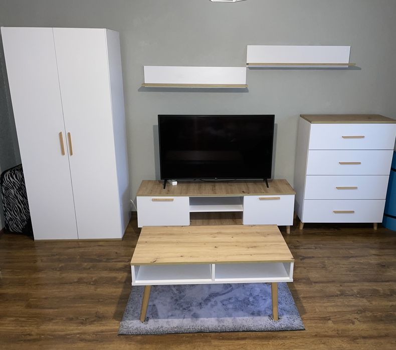 Zestaw mebli salon +szafa przesuwna z lustrem + pufy