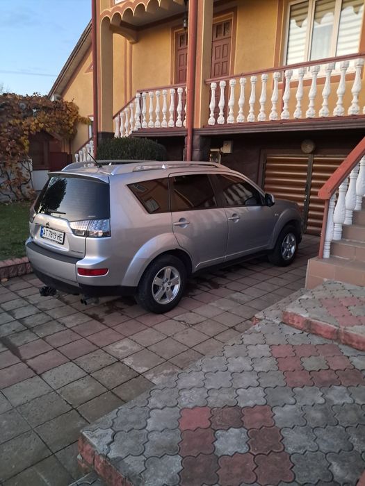 Митсубиси аутлендер