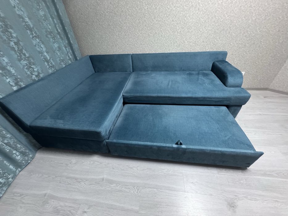 Диван кутовий ( смарагдового кольору)