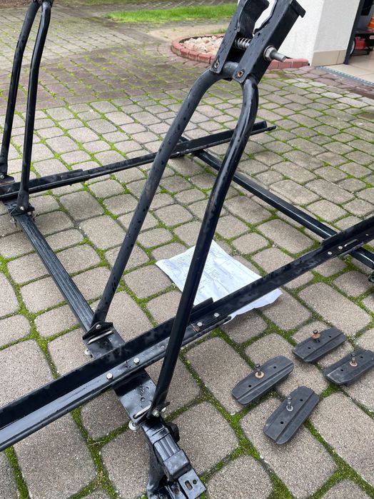 Bagażnik dachowy do Forda Focus C-Max z dwoma uchwytami rowerowymi