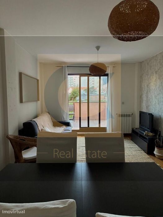 EXCELENTE LOCALIZAÇÃO - T1 com Terraço em Condomínio Fechado