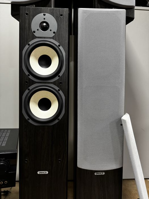 Sistema de som Yamaha/Tannoy