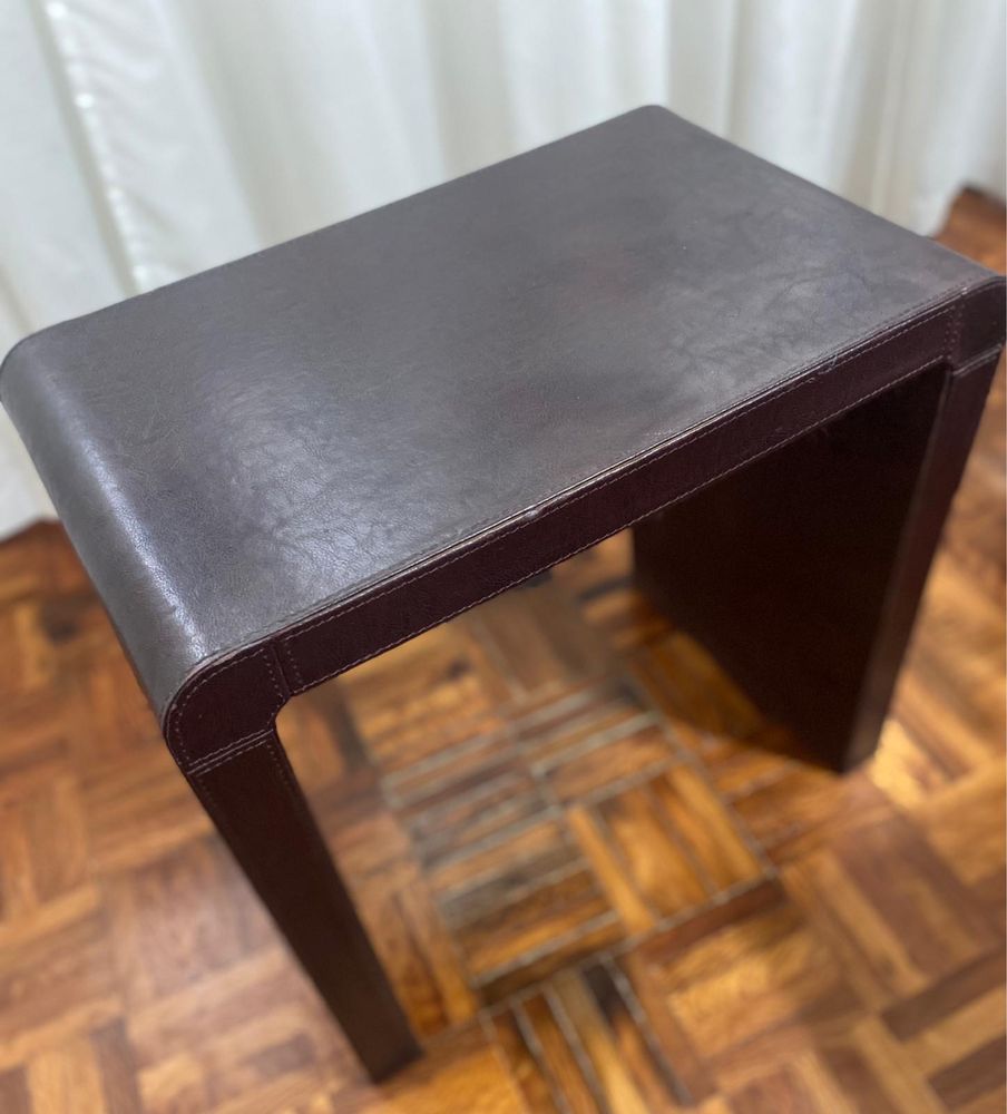 Mesa de apoio imitação pele