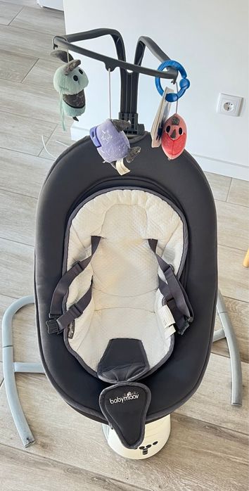 Baloiço BabyMoov eletrico.