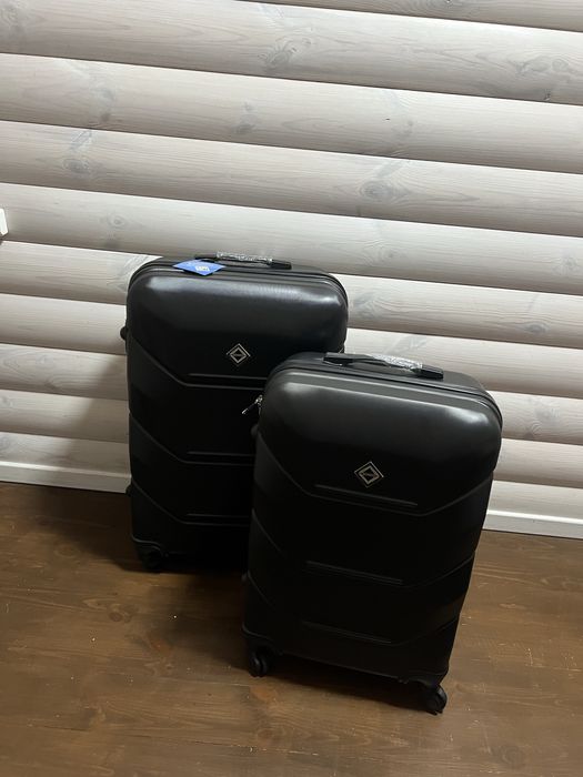 Валіза комплект валіза пластикова 2 шт середня велика Bonro