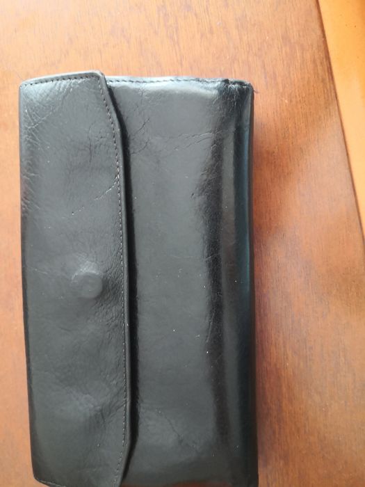 Porta moedas em pele comprado haity