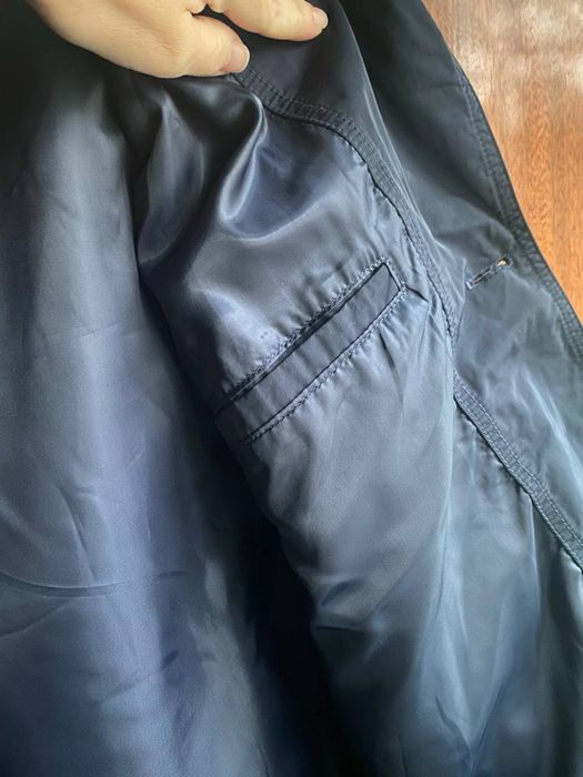 Чюдовий чоловічий тренчь.