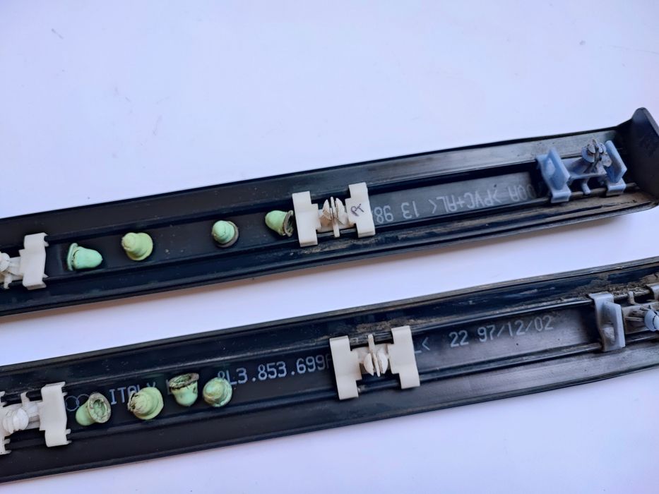 Listwa dolna błotnika Audi A3 8l wersja 3 drzwi spinki listwa boczna