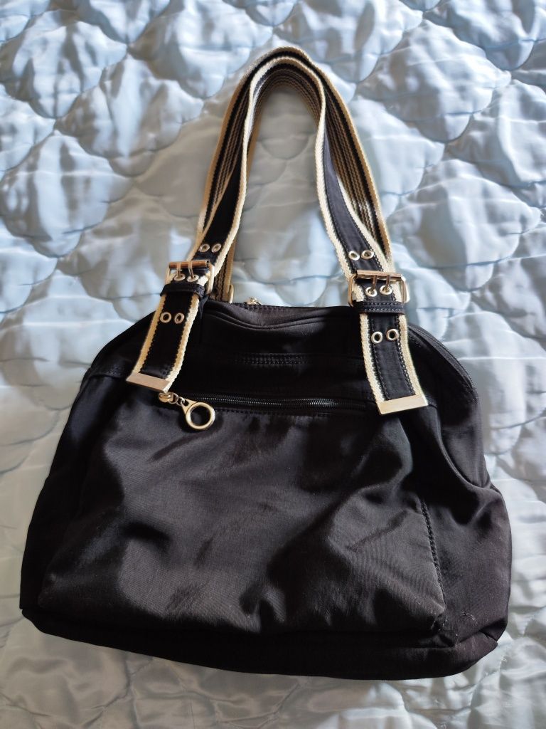 Bolsa preta em tecido