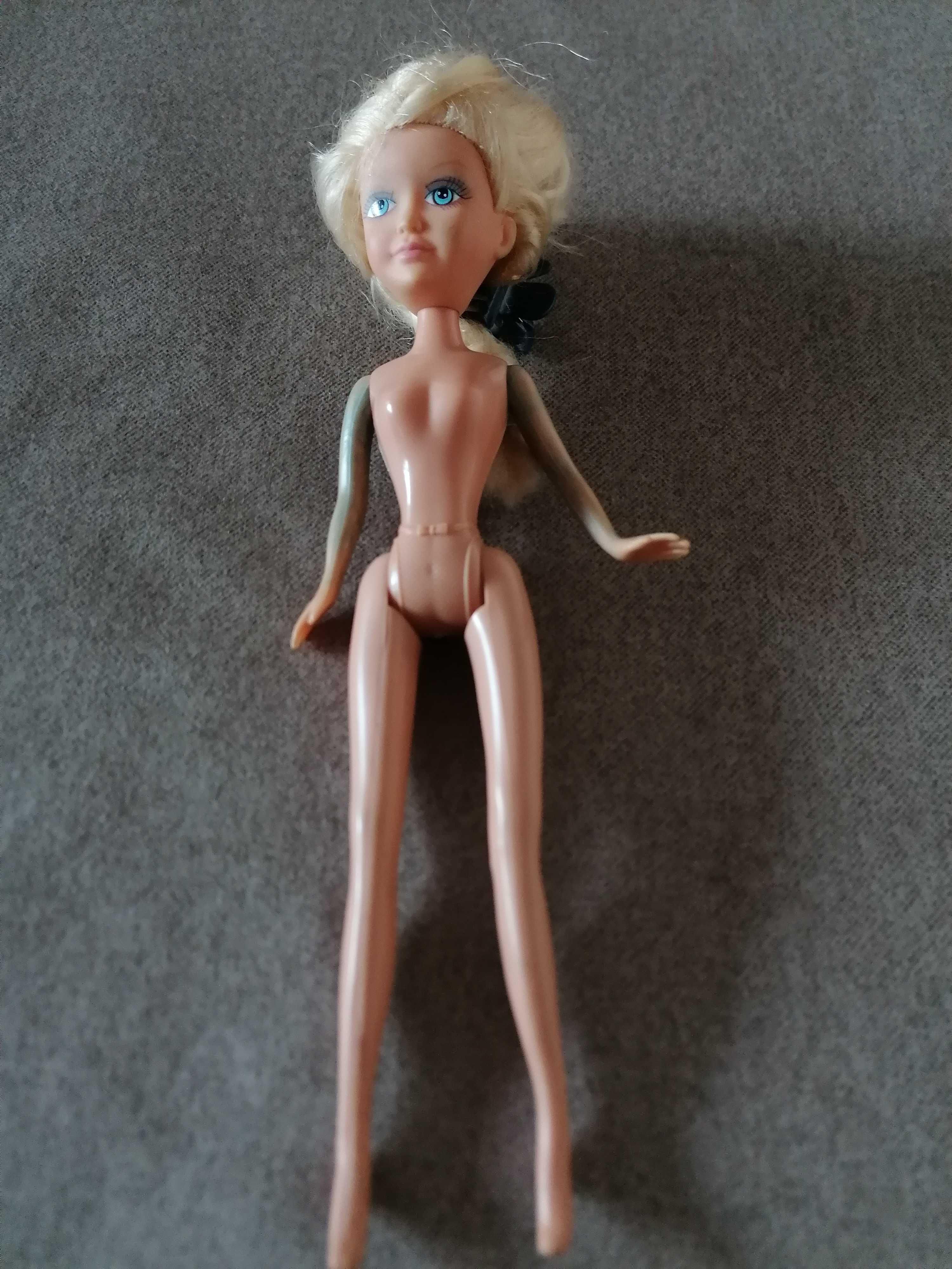 Lalka Barbie gumowe nogi.