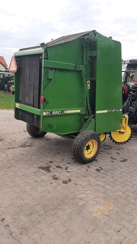 Pras zwijająca John Deere 550