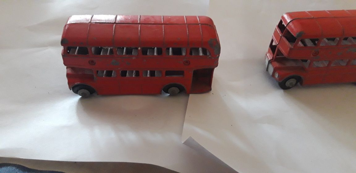 Conjunto de 2 Autocarros em Metal Antigos